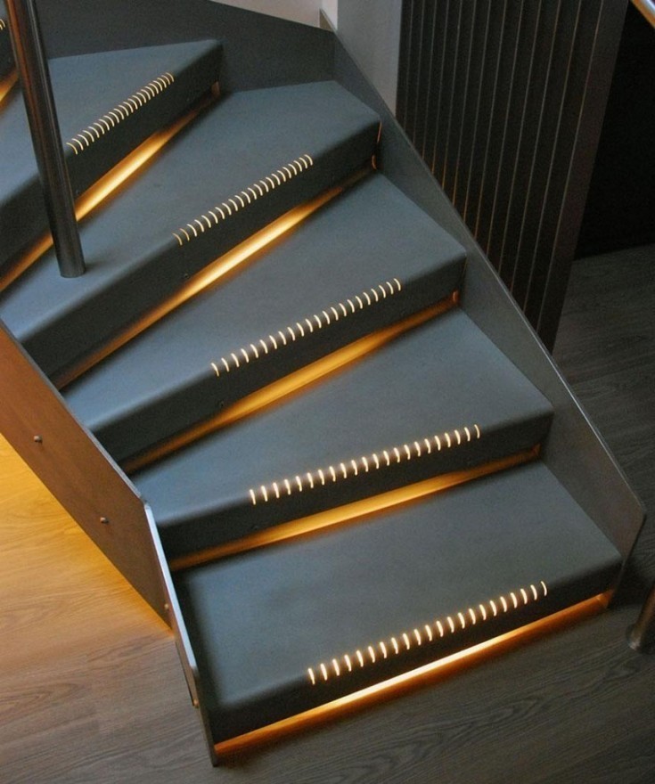 Escalera iluminada